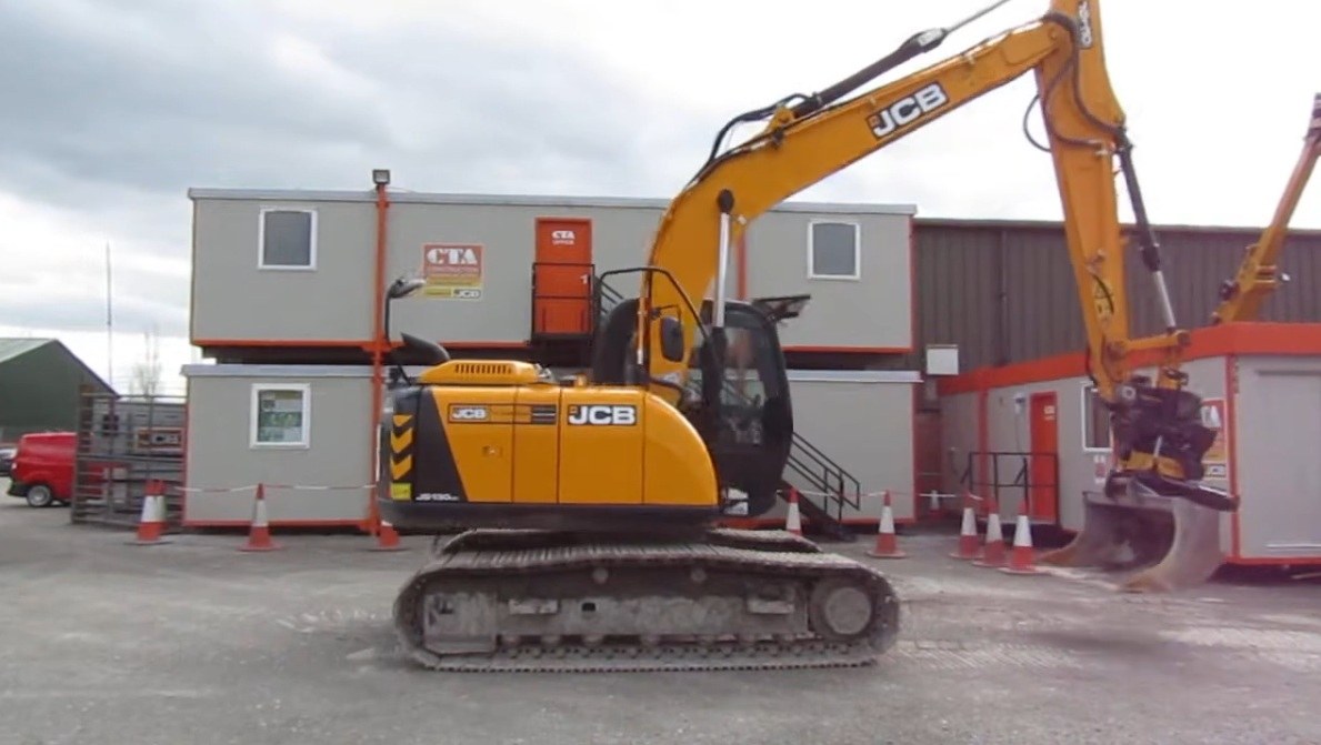 JCB JS130LC PLUS WITH ENGCON