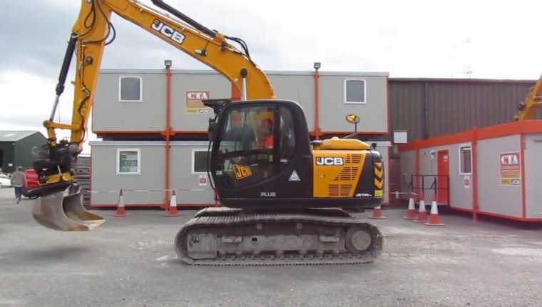 Escavatore cingolato JCB JS130LC Plus con tiltrotator Engcon